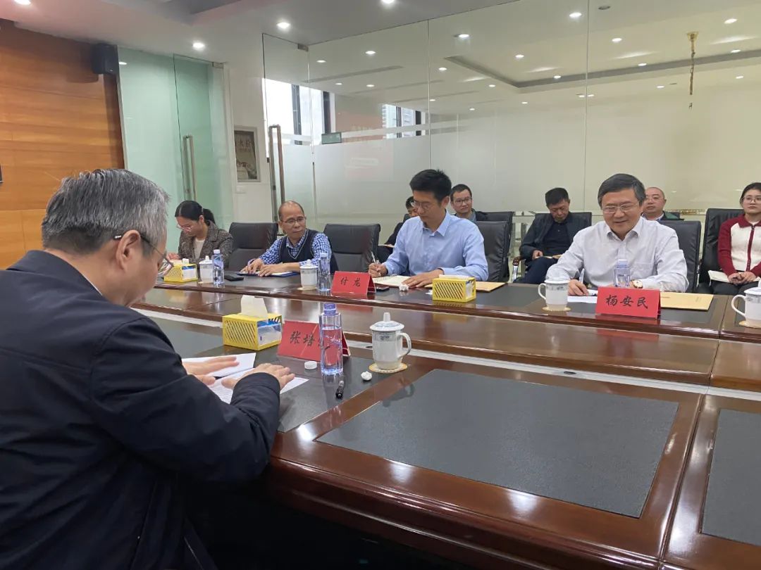 奉賢區(qū)人大常委會黨組書記、主任張培榮一行蒞臨上海山美股份開展“優(yōu)環(huán)境、穩(wěn)經(jīng)濟”大走訪大調(diào)研